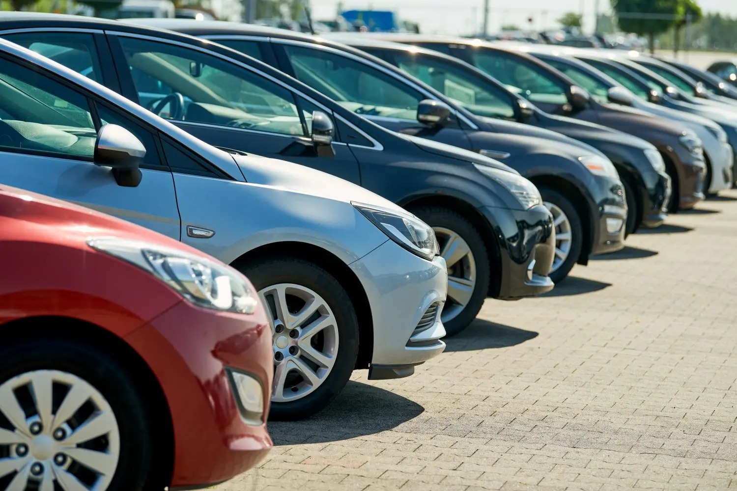What to Expect When Visiting a Used Car Dealership