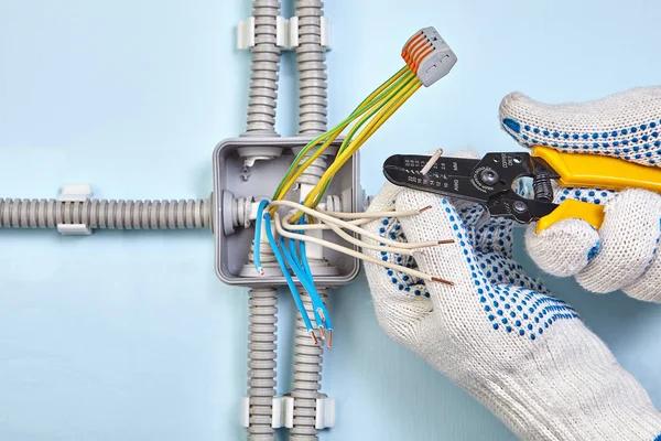 Prompt Electrical Services in Des Moines with Expert Support