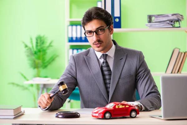 A Complete Guide to Choosing the Right Car Accident Attorney